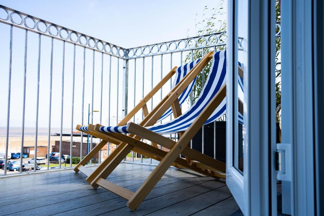 Marine Hotel