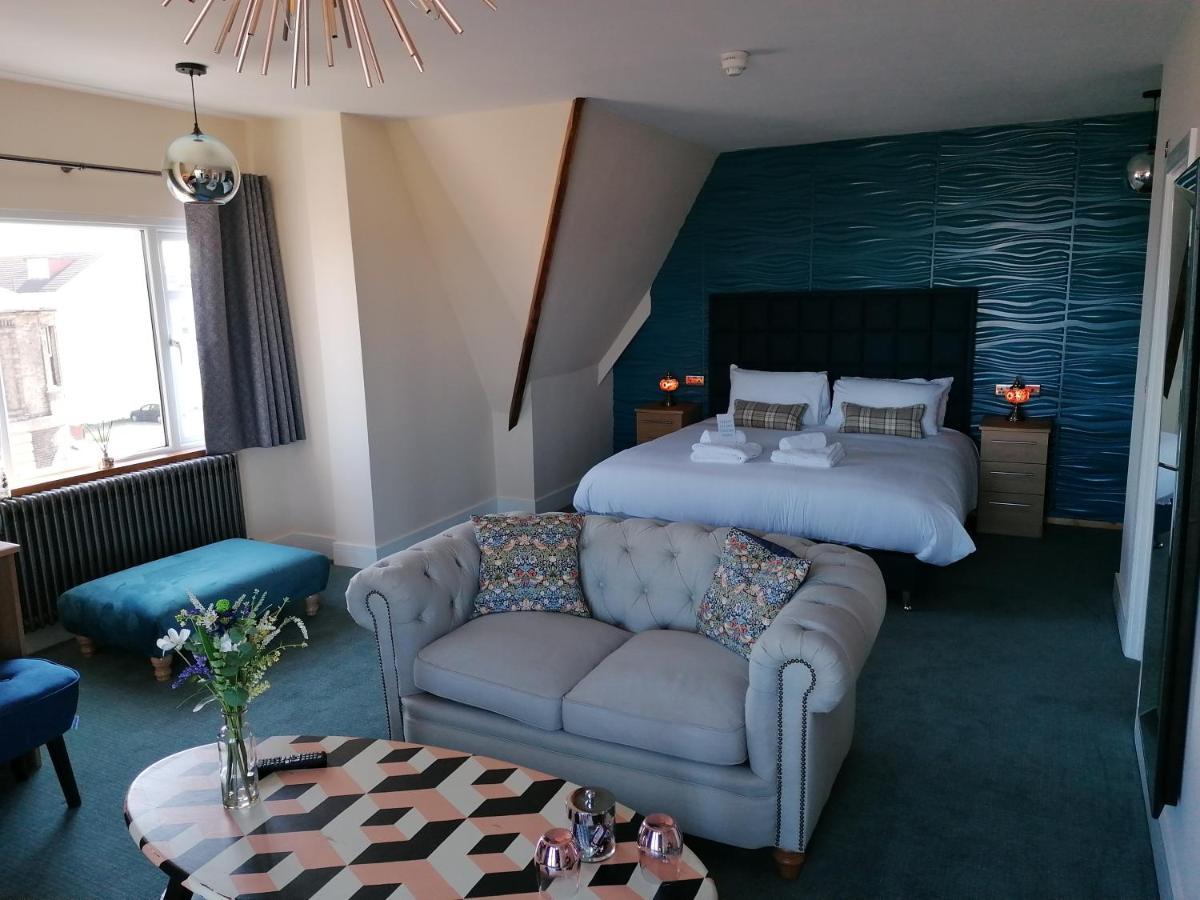 Marine Hotel